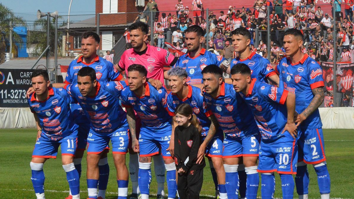 La formación de Talleres de Remedios de Escalada vs. Colón. La formación de Talleres de Remedios de Escalada vs. Colón.