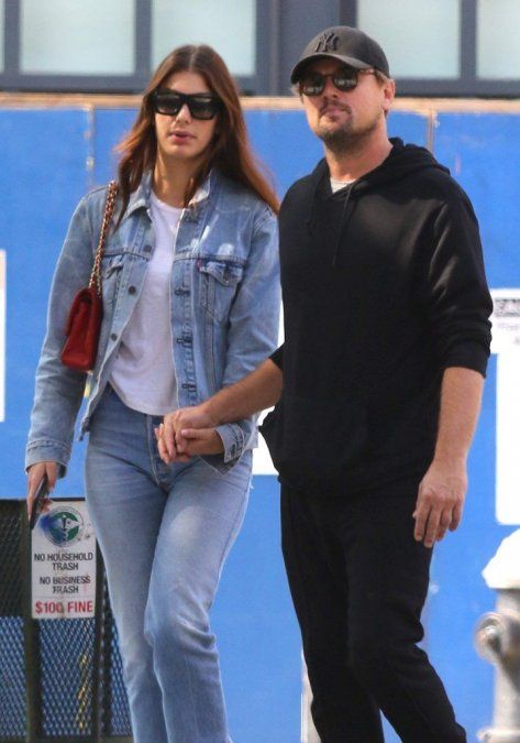 Leonardo DiCaprio junto a Camila Morrone.