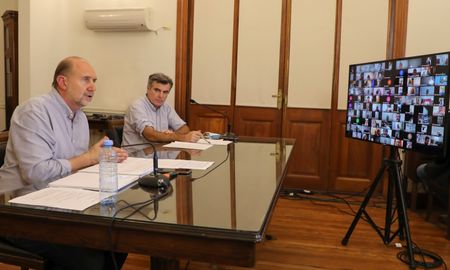 Esta tarde el mandatario encabezará un encuentro virtual con los municipios y comunas interesados en cotejar los criterios para poner en marcha las primeras actividades deportivas. Esta tarde el mandatario encabezará un encuentro virtual con los municipios y comunas interesados en cotejar los criterios para poner en marcha las primeras actividades deportivas.