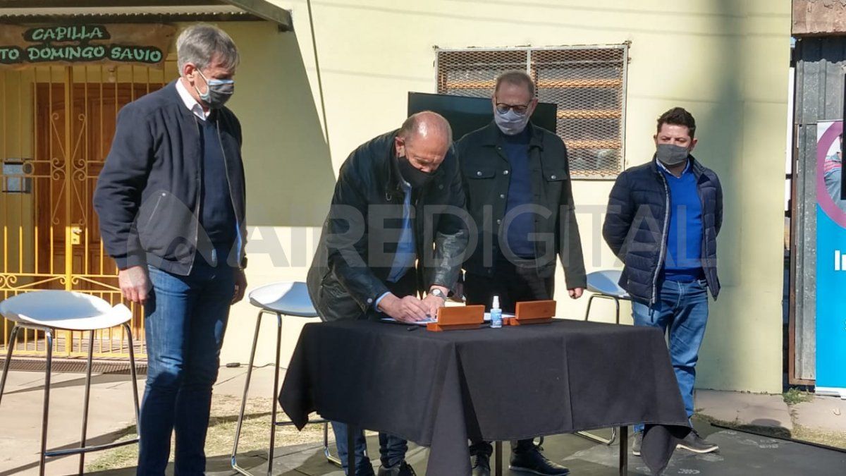 El gobernador Omar Perotti participó este miércoles de la firma de convenios con la Municipalidad en el marco del Plan Incluir.