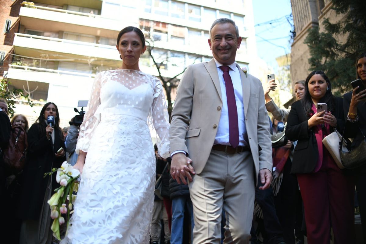 Pablo Javkin y Luisina Fruci se casaron en el emblemático pasaje Luetich de Rosario.