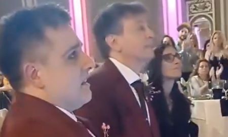 Entre lágrimas y sonrisas, los novios escucharon con emoción al juez, quien les anunció que ese mismo día comenzaba una nueva etapa en sus vidas. Entre lágrimas y sonrisas, los novios escucharon con emoción al juez, quien les anunció que ese mismo día comenzaba una nueva etapa en sus vidas.