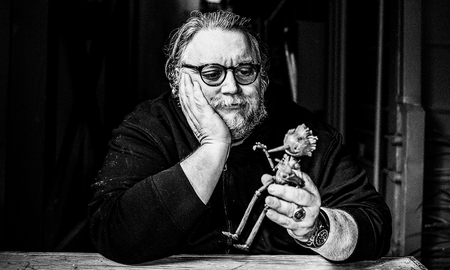 Bajo la dirección de Guillermo del Toro y Mark Gustafson, la película cuenta con las voces originales de grandes talentos, incluyendo a Ewan McGregor como Pepe Grillo, David Bradley como Geppetto y la presentación de Gregory Mann como Pinocho. Bajo la dirección de Guillermo del Toro y Mark Gustafson, la película cuenta con las voces originales de grandes talentos, incluyendo a Ewan McGregor como Pepe Grillo, David Bradley como Geppetto y la presentación de Gregory Mann como Pinocho.
