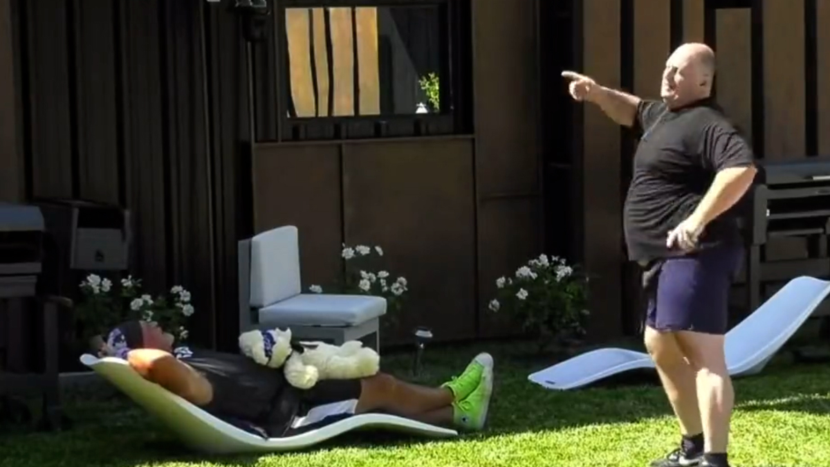 Alfa le hizo notar de que no hay manera de considerar como agresión física un almohadonazo.