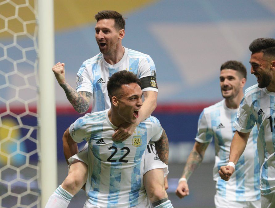 Lautaro Martínez anotó su tercer gol en la Copa América y es el segundo goleador de la Selección Argentina, sólo por detrás de Lionel Messi.