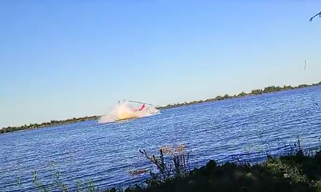 El accidente fue captado por personas que se encontraban a orillas del río Paraná y filmaban la aeronave. El accidente fue captado por personas que se encontraban a orillas del río Paraná y filmaban la aeronave.
