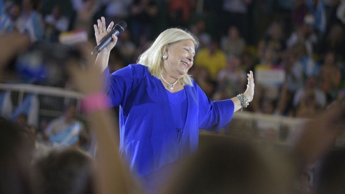 Brindar con Carrió a fin de año sale 3 mil pesos, en cuotas sin interés