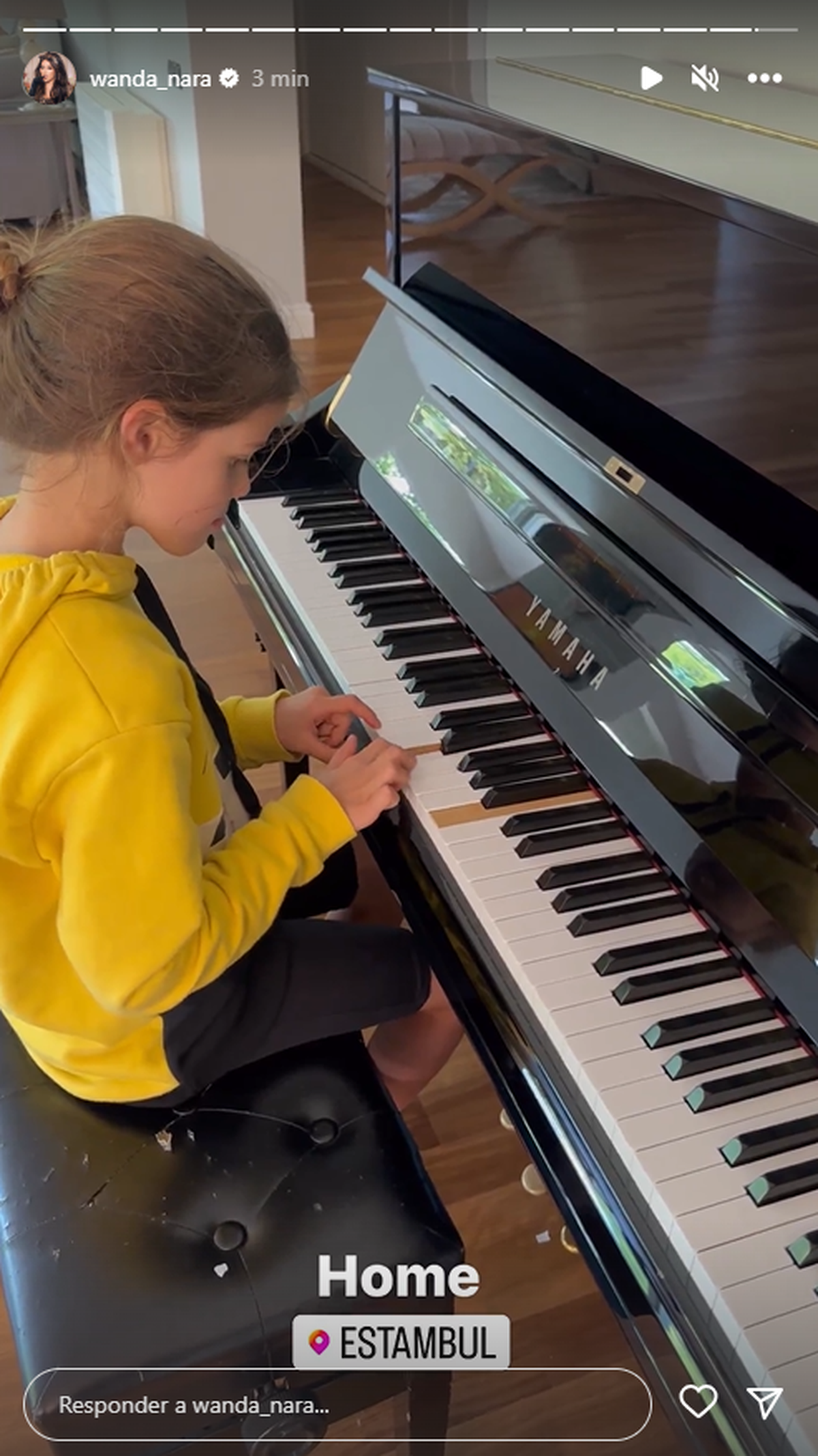 Isabella Icardi toca el piano en su tiempo libre. Isabella Icardi toca el piano en su tiempo libre.