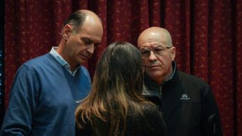 Los exjefes policiales, Omar Odriozola y Rafael Grau, tras escuchar el veredicto que los condenó como jefes de una asociación ilícita.