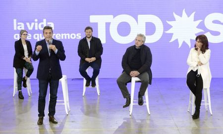 Alberto Fernández está decidido a convocar a la oposición a un acuerdo nacional. Cristina Kirchner lo avala y Sergio Massa asoma como articulador. Alberto Fernández está decidido a convocar a la oposición a un acuerdo nacional. Cristina Kirchner lo avala y Sergio Massa asoma como articulador.