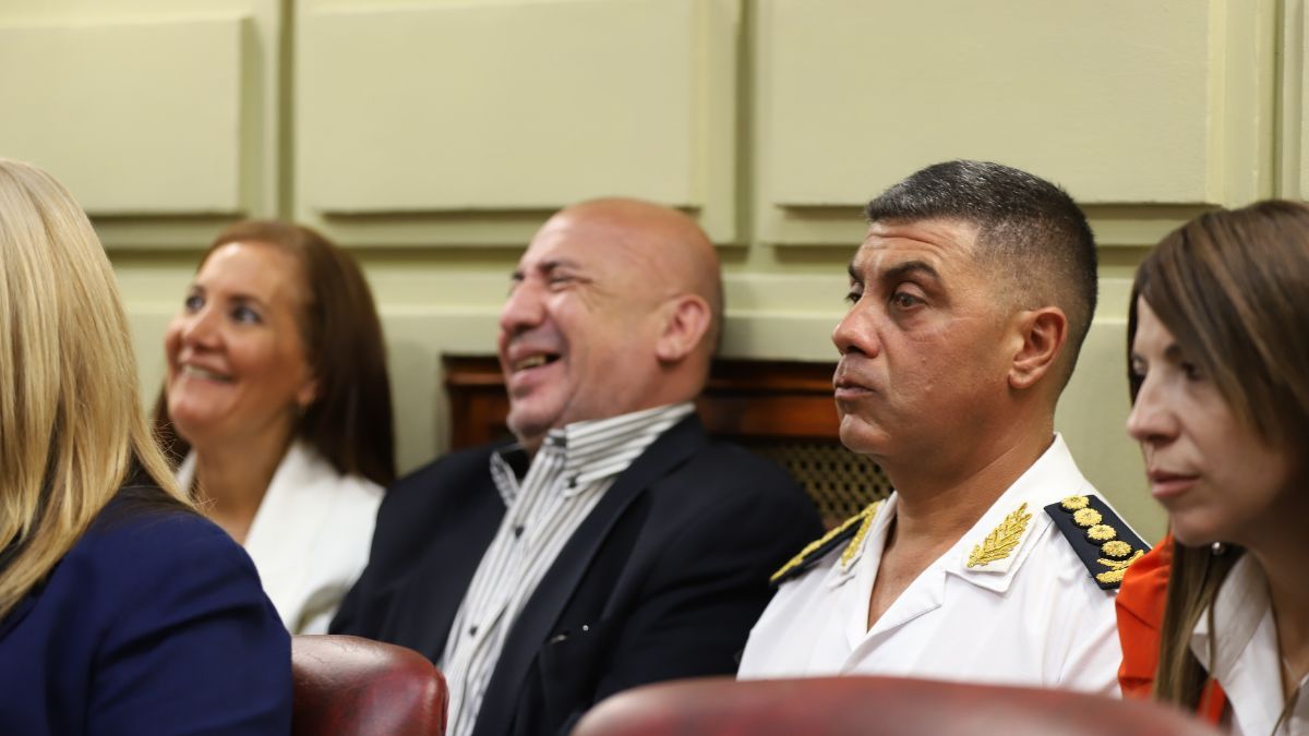 El Jefe de la Polic&iacute;a de Santa Fe, Luis Maldonado, junto a funcionarios del Gobierno provincial.&nbsp;