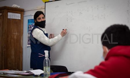 La extensión horaria será optativa para los docentes que deseen sumar horas y se aplicará de manera escalonada, comenzando en primer término en los ámbitos rurales. La extensión horaria será optativa para los docentes que deseen sumar horas y se aplicará de manera escalonada, comenzando en primer término en los ámbitos rurales.