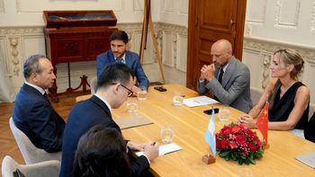 El gobernador Maximiliano Pullaro encabezó este martes un encuentro en Rosario.