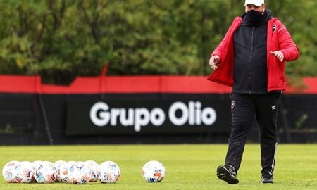 Germán Mono Burgos debuta este viernes como DT de Newells cuando reciba a Unión por la Copa de la Liga. Germán Mono Burgos debuta este viernes como DT de Newells cuando reciba a Unión por la Copa de la Liga.