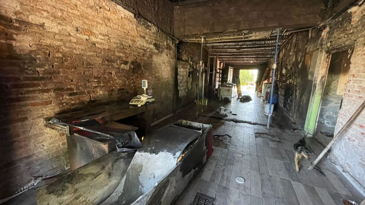  El incendio también dañó la estructura de la casa y toda la instalación eléctrica El incendio también dañó la estructura de la casa y toda la instalación eléctrica