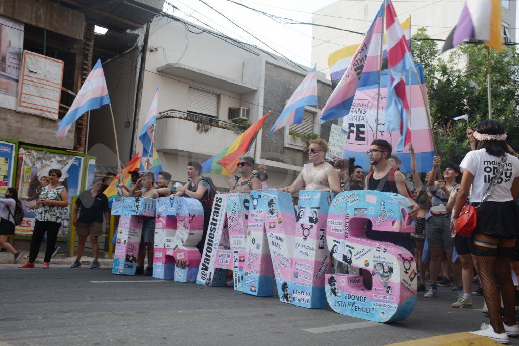 Los varones trans de Santa Fe también alzaron su voz en la Marcha del Orgullo 2021.