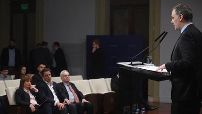 El Gobierno anunció una reforma migratoria: endurecimiento para obtener las residencias y expulsiones