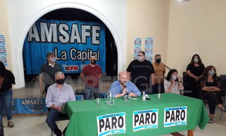 El delegado de Amsafe La Capital, Rodrigo Alonso, expresó que el acatamiento al paro fue prácticametne total y que el Gobierno provincial debe convocar a una nueva reunión. El delegado de Amsafe La Capital, Rodrigo Alonso, expresó que el acatamiento al paro fue prácticametne total y que el Gobierno provincial debe convocar a una nueva reunión.