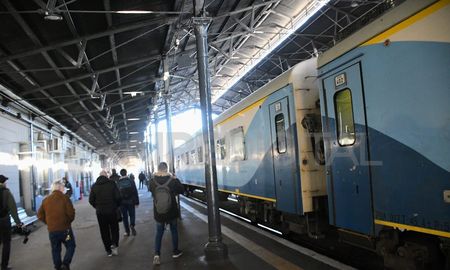 En los primeros 30 días de servicio, Trenes Argentinos vendió 6.321 pasajes en el tren de cercanías que conecta ambas cabeceras con Correa, Carcarañá, San Gerónimo, Roldán, Funes y Antártida Argentina, en la provincia de Santa Fe. En los primeros 30 días de servicio, Trenes Argentinos vendió 6.321 pasajes en el tren de cercanías que conecta ambas cabeceras con Correa, Carcarañá, San Gerónimo, Roldán, Funes y Antártida Argentina, en la provincia de Santa Fe.