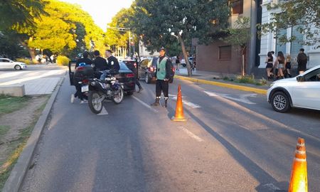 Los controles se llevaron adelante en las zonas de Bulevar Gálvez y Costanera Oeste, lugares donde se concentraron los santafesinos para festejar. Los controles se llevaron adelante en las zonas de Bulevar Gálvez y Costanera Oeste, lugares donde se concentraron los santafesinos para festejar.