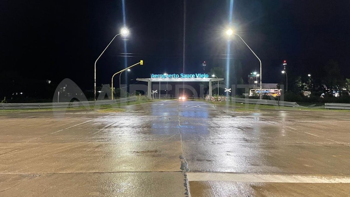 En la zona también circulan quienes trabajan en el Aeropuerto de Sauce Viejo, y quienes viajan. En la zona también circulan quienes trabajan en el Aeropuerto de Sauce Viejo, y quienes viajan.