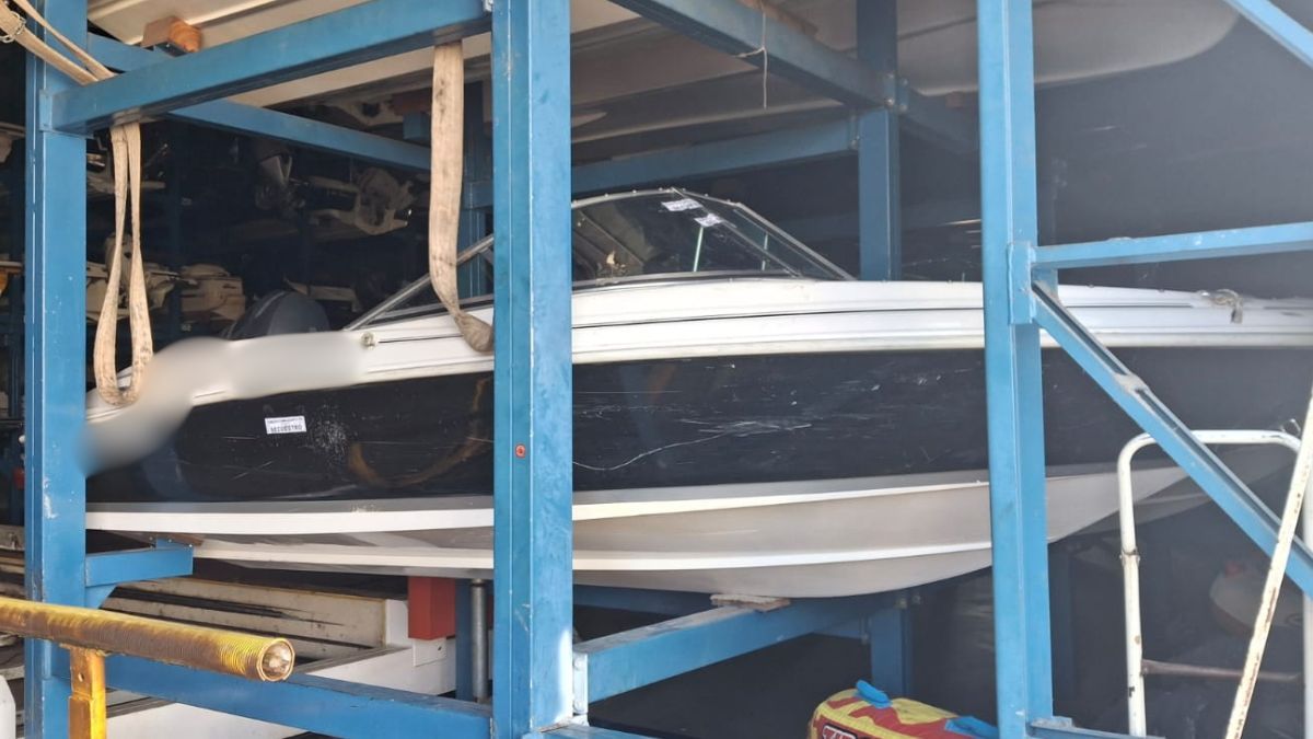 Lancha secuestrada por la Justicia, señalada como la responsable del accidente.