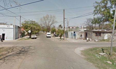 La esquina de calle Esmeralda y Presidente Quintana, en Rosario. Acá fue hallado el hombre ejecutado. La esquina de calle Esmeralda y Presidente Quintana, en Rosario. Acá fue hallado el hombre ejecutado.