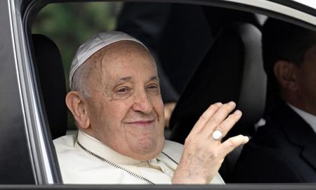 El papa Francisco salió de la fase más crítica, pero la situación sigue siendo compleja. El papa Francisco salió de la fase más crítica, pero la situación sigue siendo compleja.