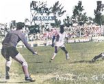 Pedro Medina dispara al arco defendido por Cordero. Sería el primer gol de Colón en la máxima categoría del fútbol argentino. Pedro Medina dispara al arco defendido por Cordero. Sería el primer gol de Colón en la máxima categoría del fútbol argentino.