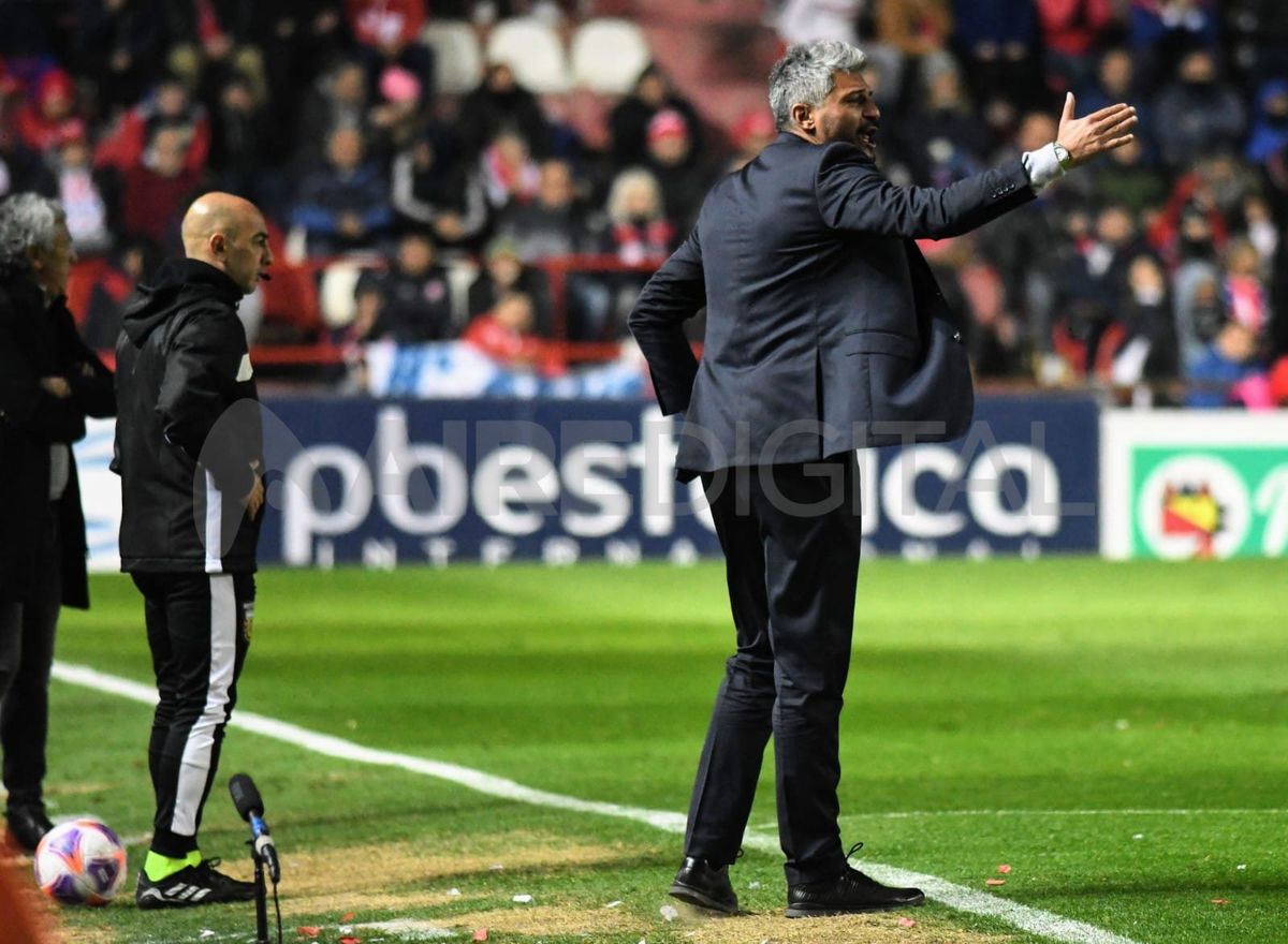 El Club Atlético Unión perdió con Gimnasia, volvió a dejar una pálida imagen en lo futbolístico y se aleja de la cima del Torneo de la Liga Profesional.