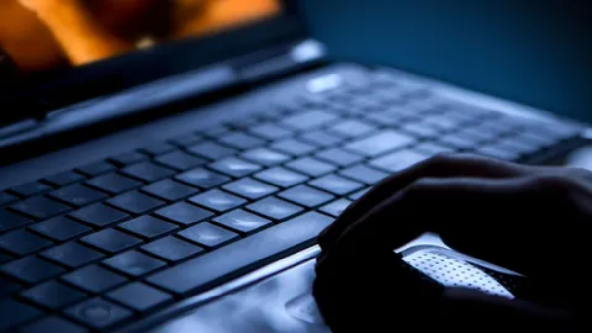 Un estudiante de un colegio de Córdoba será juzgado por usar IA para poner los rostros de sus compañeras en videos pornográficos. 