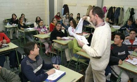 Un nuevo informe de Argentinos por la Educación asegura que las provincias podrían mejorar un 52% el nivel de aprendizaje en lengua y matemática, con lo mismo que invierten actualmente. Un nuevo informe de Argentinos por la Educación asegura que las provincias podrían mejorar un 52% el nivel de aprendizaje en lengua y matemática, con lo mismo que invierten actualmente.