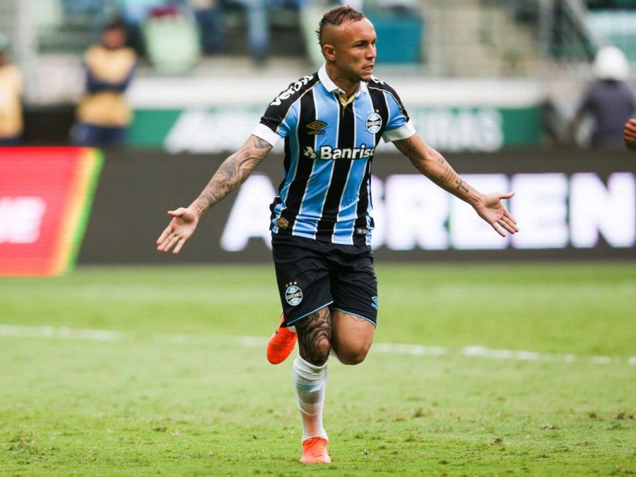 Everton Soares brilla en Gremio