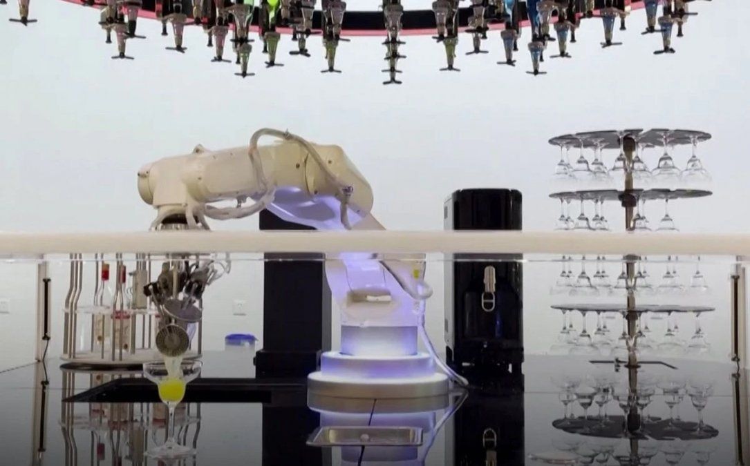 El increíble robot se llevó todas las miradas de los JJ.OO. a días de iniciarse.&nbsp;