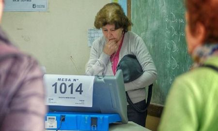 El proyecto de ley sancionado establece, en su artículo primero, la suspensión de las PASO para las elecciones de 2021, en forma excepcional y extraordinaria. El proyecto de ley sancionado establece, en su artículo primero, la suspensión de las PASO para las elecciones de 2021, en forma excepcional y extraordinaria.