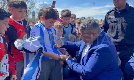 Claudio Tapia revolucionó Sargento Cabral, un pueblo de Santa Fe. Claudio Tapia revolucionó Sargento Cabral, un pueblo de Santa Fe.