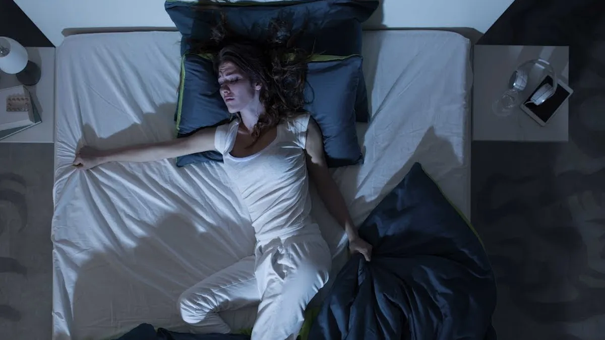 Entre sus principales causas de la parálisis, está la falta de sueño.