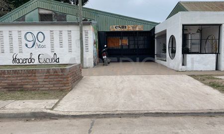 Ciudad de Santa Fe: Escuela N° 568 General San Martín, un ladrón entró a robar pertenencias de los alumnos. Ciudad de Santa Fe: Escuela N° 568 General San Martín, un ladrón entró a robar pertenencias de los alumnos.