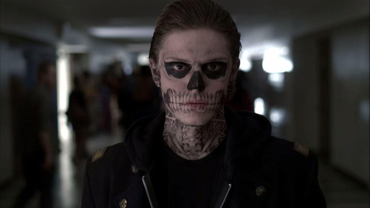 Evan Peters interpreto a Tate Langdon en American Horror Story