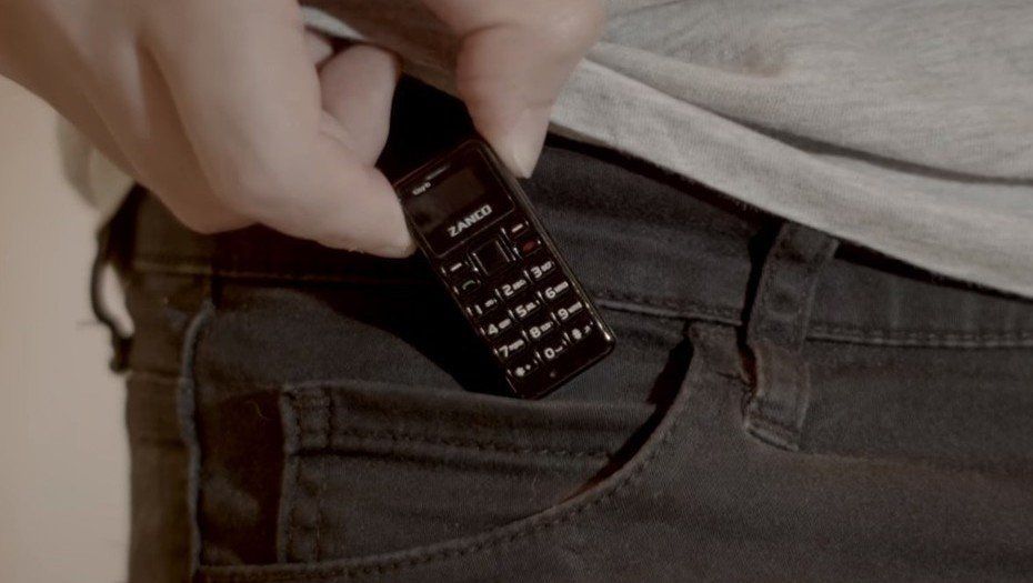 Presentaron el celular más pequeño y liviano del mundo