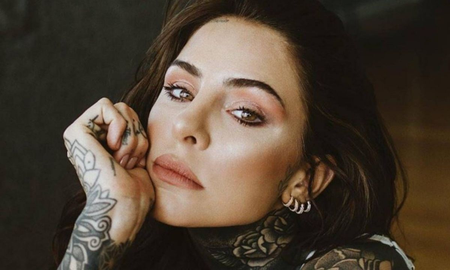 Cande Tinelli se mostró en Instagram con el torso desnudo en un íntimo momento junto a otra joven y cautivó a todos sus seguidores. Cande Tinelli se mostró en Instagram con el torso desnudo en un íntimo momento junto a otra joven y cautivó a todos sus seguidores.