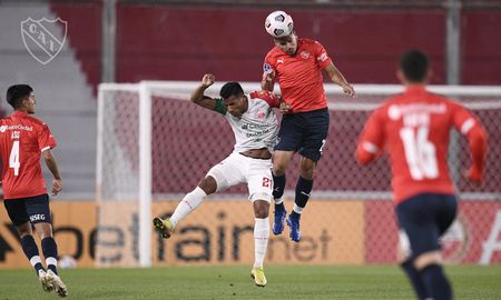 El Rojo aseguró su presencia en octavos de final en la previa del duelo ante Colón por la Copa de la Liga Profesional. El Rojo aseguró su presencia en octavos de final en la previa del duelo ante Colón por la Copa de la Liga Profesional.