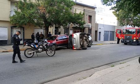 Los equipos de emergencia trabajaron en la zona para asegurar el área y asistir en las tareas correspondientes tras el siniestro. Los equipos de emergencia trabajaron en la zona para asegurar el área y asistir en las tareas correspondientes tras el siniestro.
