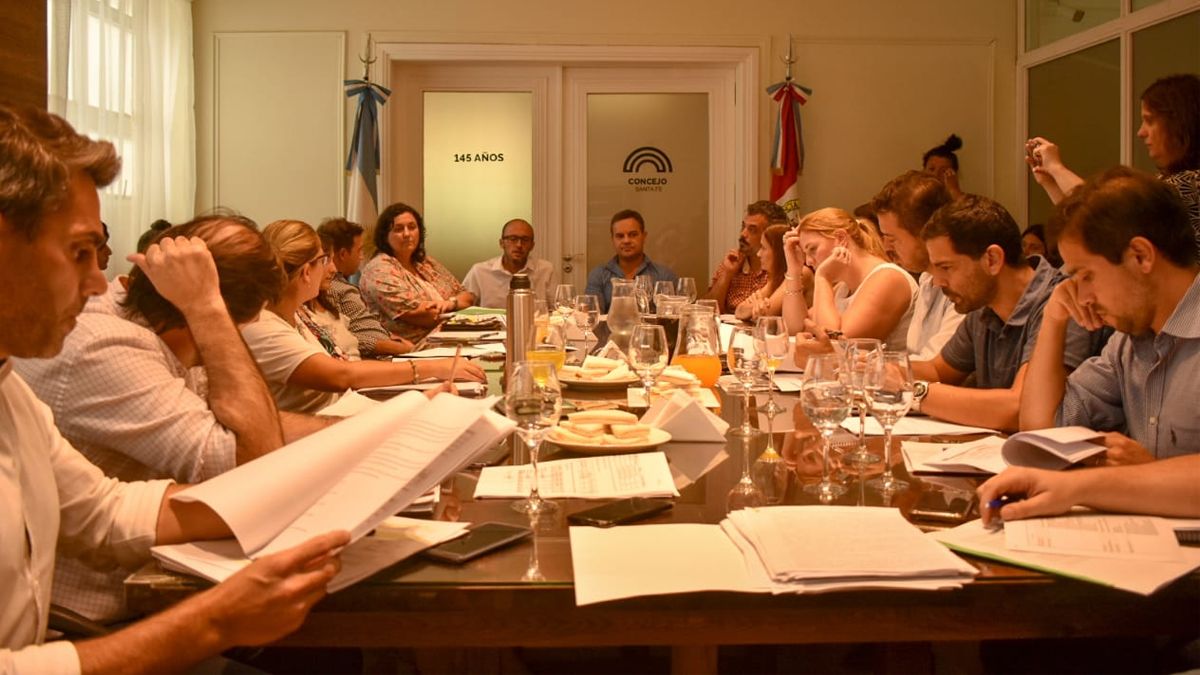 Con claras divisiones, el Concejo se prepara para debatir el aumento tributario