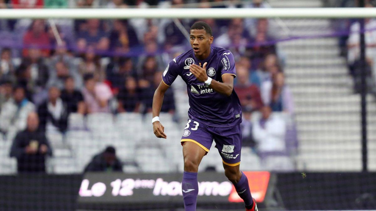 Barcelona, tras los pasos del “nuevo Varane”