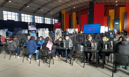 Hasta el momento, más de un millón y medio de santafesinos han recibido al menos una dosis de la vacuna contra el coronavirus. Hasta el momento, más de un millón y medio de santafesinos han recibido al menos una dosis de la vacuna contra el coronavirus.