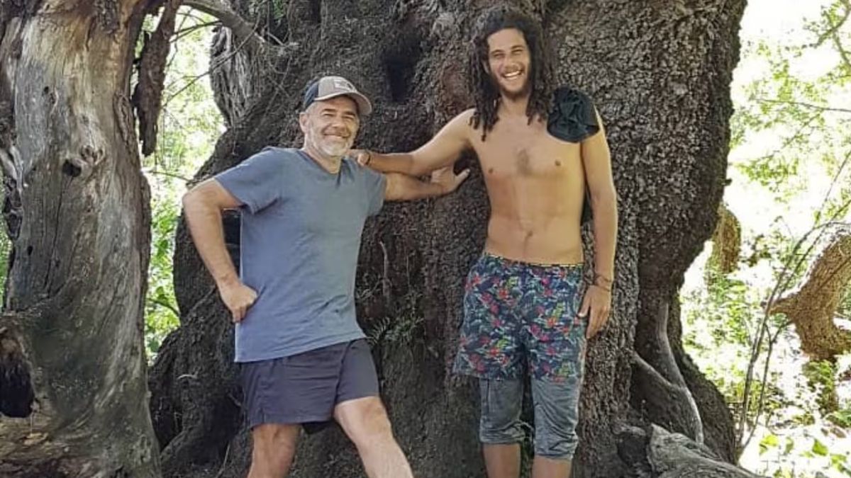 Julián Weich junto a Jerónimo, su hijo, que decidió adoptar un estilo de vida nómada. Julián Weich junto a Jerónimo, su hijo, que decidió adoptar un estilo de vida nómada. 