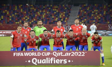 Jugadores de la selección de Chile hicieron una fiesta en el hotel, a un día del partido con Uruguay por la Copa América, y serán sancionados. Jugadores de la selección de Chile hicieron una fiesta en el hotel, a un día del partido con Uruguay por la Copa América, y serán sancionados.