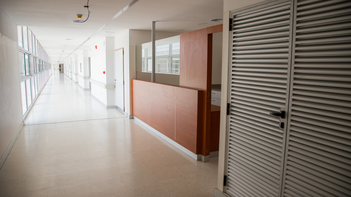 El nuevo hospital de Coronda comenzó funcionando con nueve camas críticas y actualmente cuenta con 15 plazas, solo para la atención de pacientes con coronavirus. 