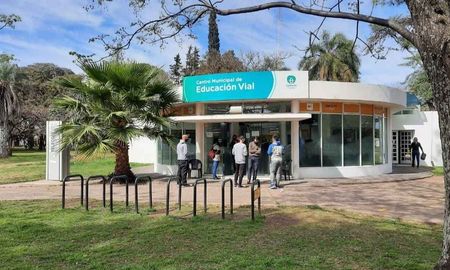 Los horarios especiales regirán durante todo el mes de enero en las sedes municipales. Los horarios especiales regirán durante todo el mes de enero en las sedes municipales.